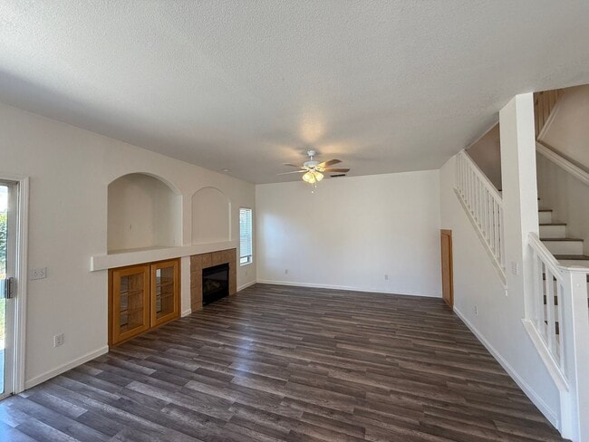 Building Photo - 4-bedroom two story home in Sylvan School ...