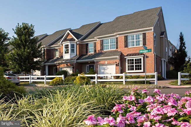 Building Photo - 33 Tacoma Ln