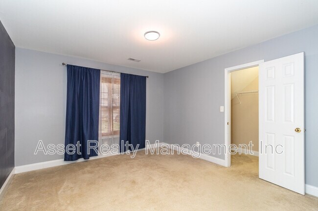 Building Photo - 8334 Bay Gardens Ln