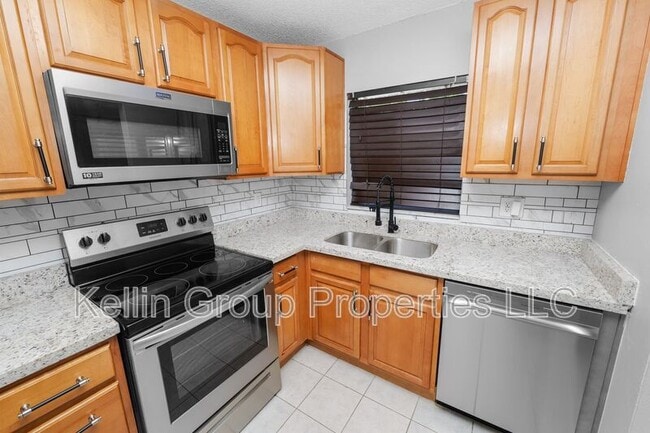 Building Photo - 2862 Somerset Park Dr