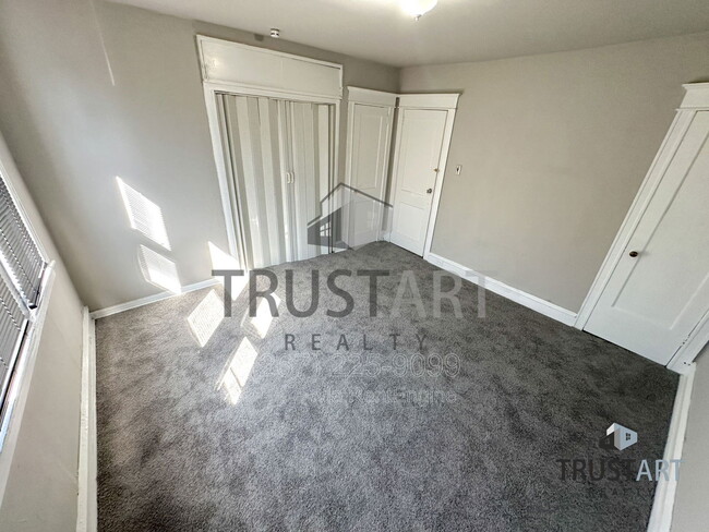 Building Photo - 805 Lindley Ave