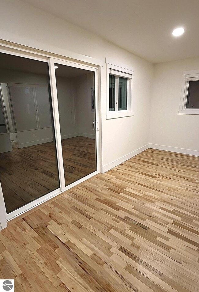 Building Photo - 1408 Lake Dr