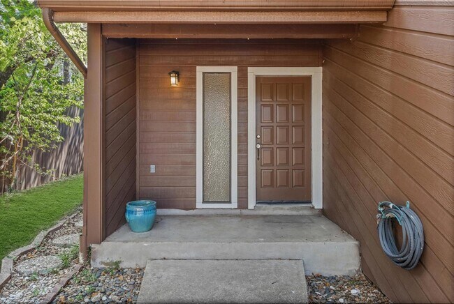 Building Photo - 8113 Baywood Dr