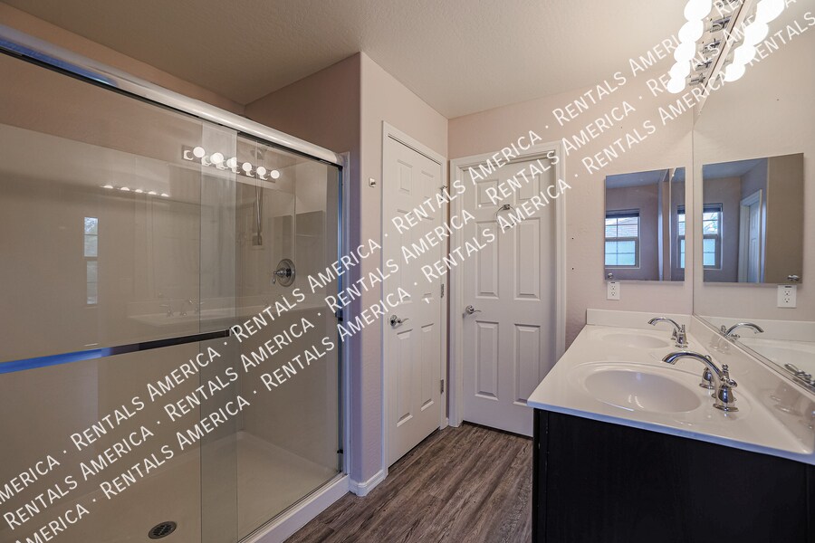 Building Photo - 2810 N 73rd Dr