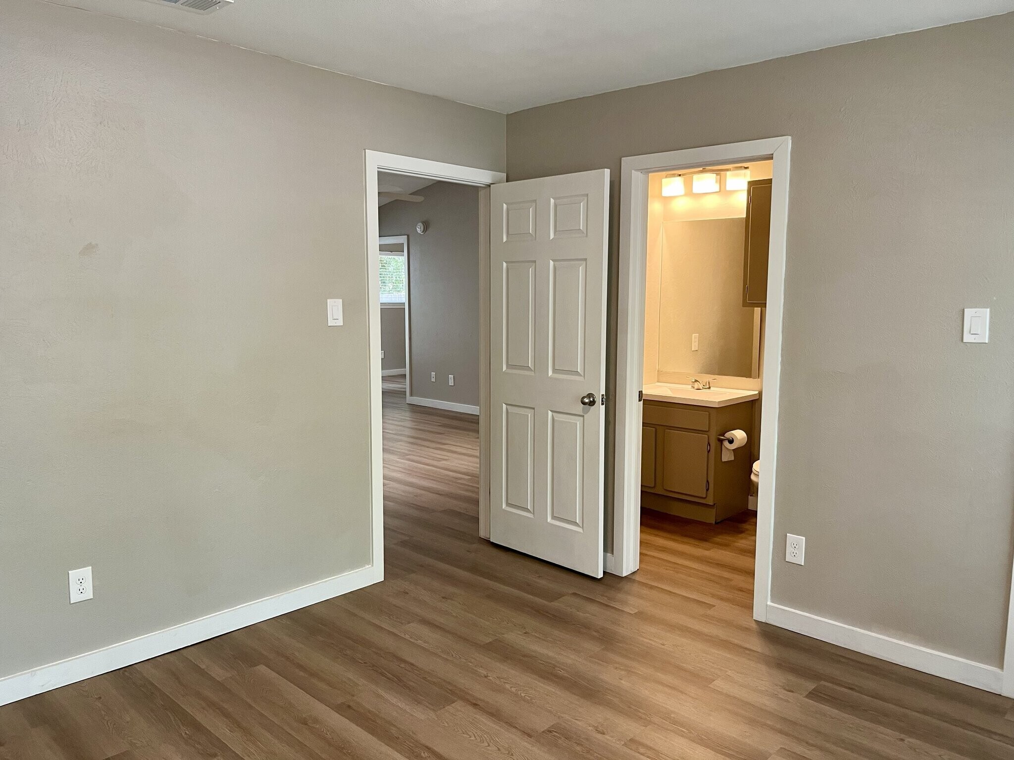 Building Photo - 4501 Dorsett Oaks Cir