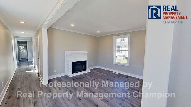 Building Photo - Updated 3 BD/1.5 BA Home in the Heart of Downtown Wilmington