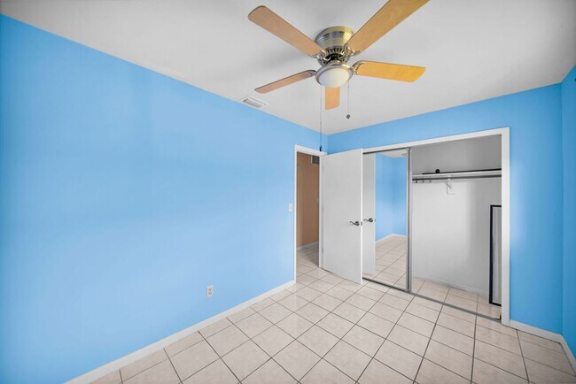 Building Photo - 517 SE 23rd Pl