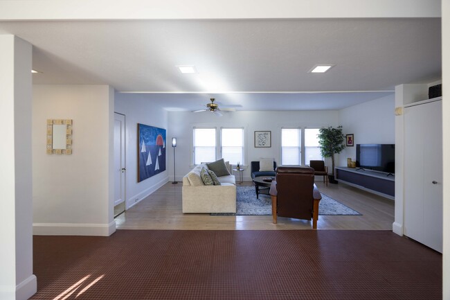 Building Photo - 2472 Overlook Rd