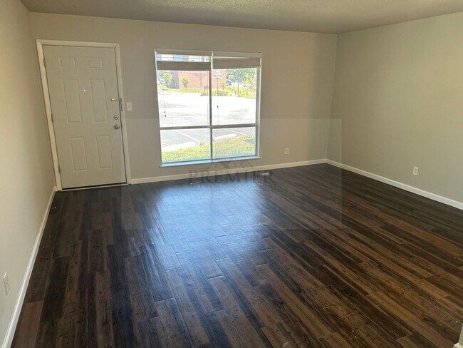 Building Photo - 6049 Barton Ave