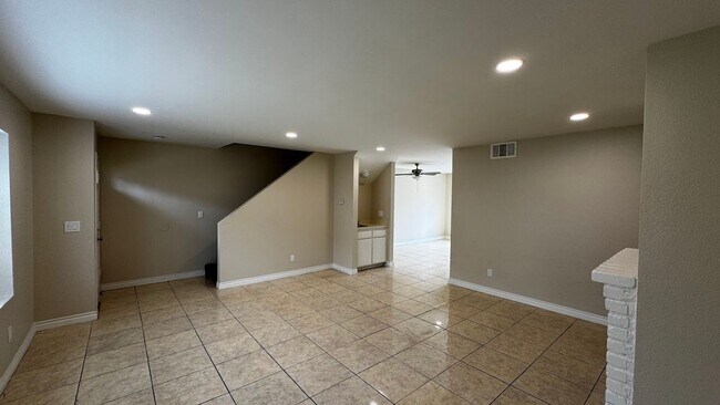 Building Photo - Newly Renovated Spacious 3-Bedroom Townhom...
