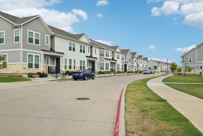 Building Photo - 4804 Claudia Dr