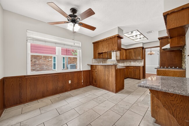 Building Photo - 11710 N Petersham Dr