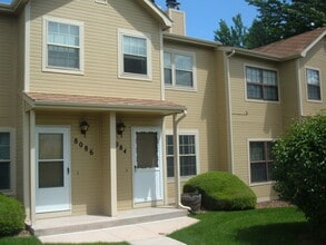 Building Photo - Charming 2 Bedroom Townhome in Briargate with so much new!