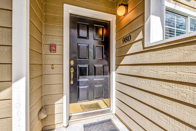 Building Photo - charming 1-bedroom, 1-bathroom home located on the ground level overlooking the green belt in Par...