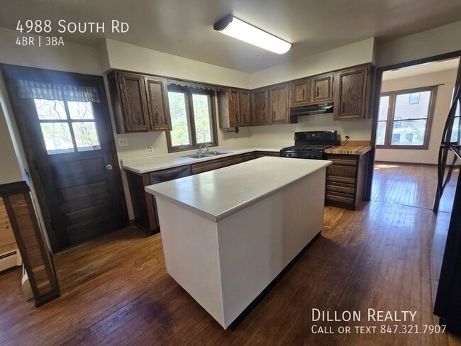 Building Photo - 4988 S Rd