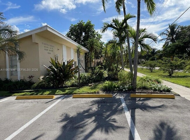 Building Photo - 8837 NE 4th Avenue Rd