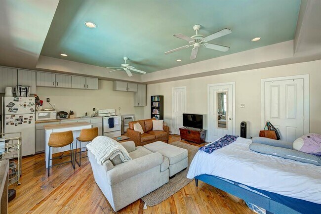 Building Photo - 3783 Carlon St