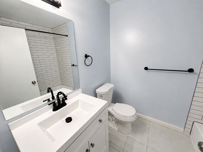 Building Photo - Second-Floor 2-Bedroom Apartment with Balcony