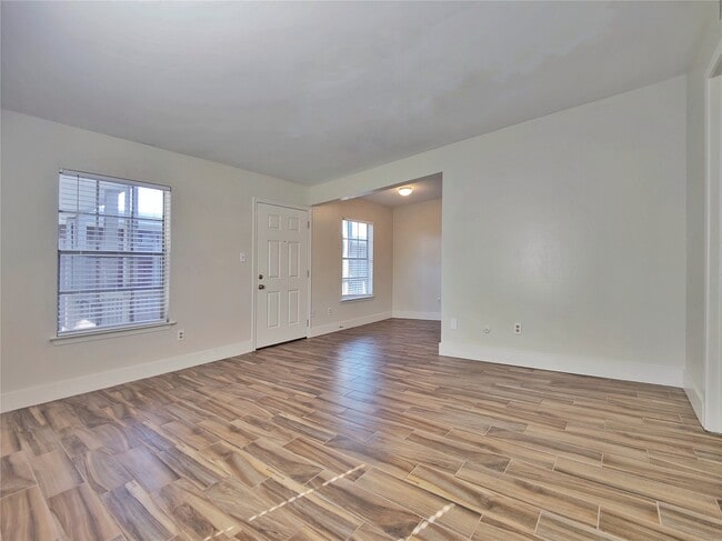 Building Photo - 600 19th St