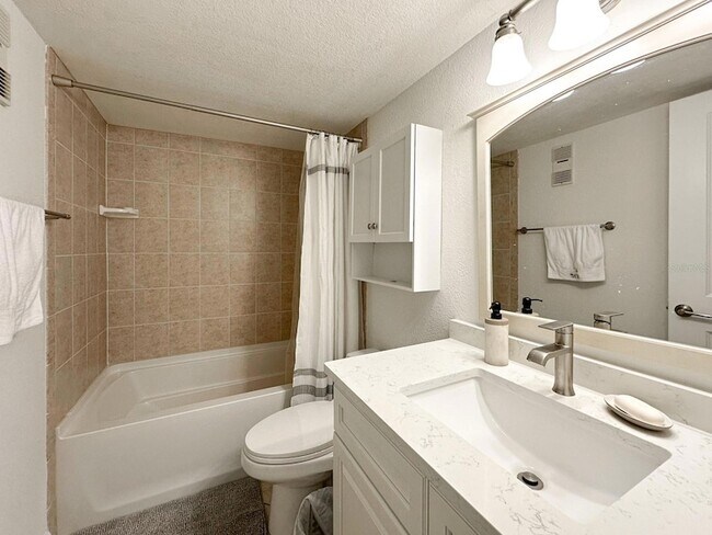 Building Photo - 7920 Sun Island Dr S