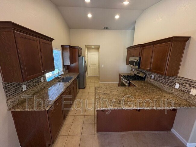 Building Photo - 3316 W Wren Ave