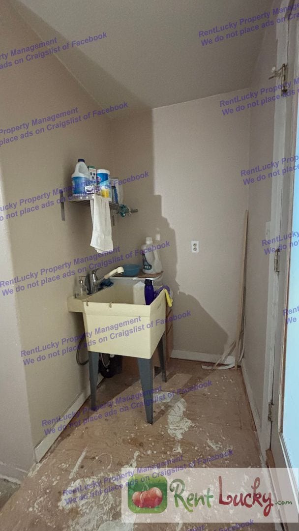 Building Photo - Spacious Browns Point Home – 2 Bed | 1 Bat...