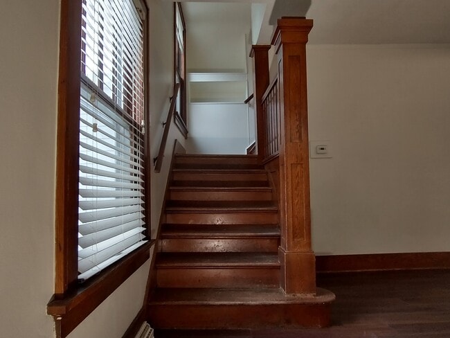 Building Photo - 130 S Grand Ave
