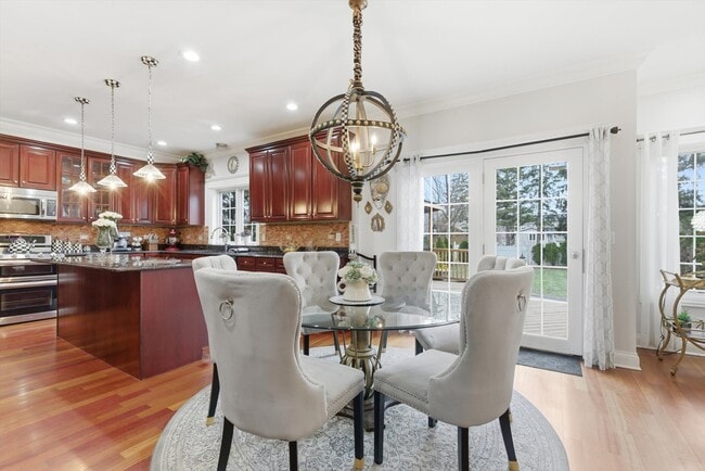 Building Photo - 395 Scott St