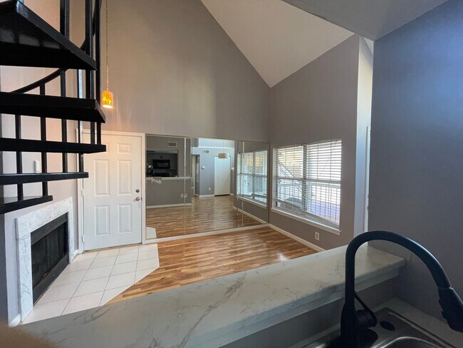 Building Photo - 10421 Beacon Ridge Dr
