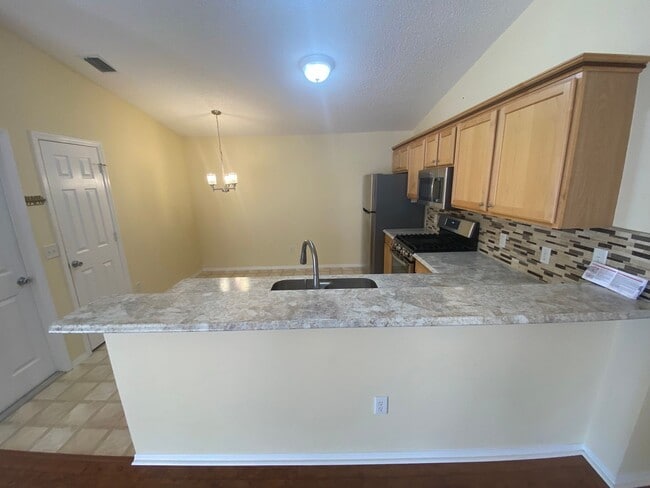 Building Photo - Lovely and Spacious Unfurnished, 2 + 2 Pat...