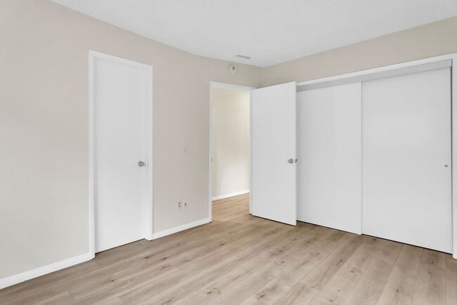 Building Photo - Detached home centrally located in Linda V...