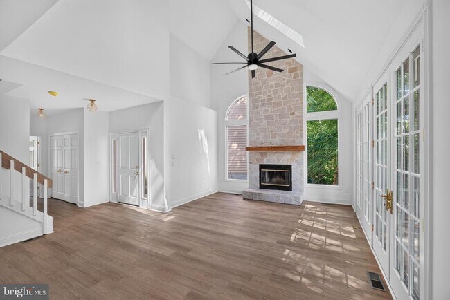 Building Photo - 221 Spring Race Ct