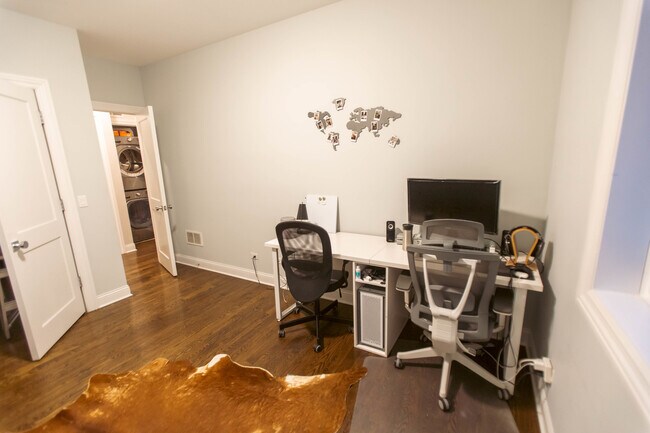 Building Photo - 843 W Fletcher St