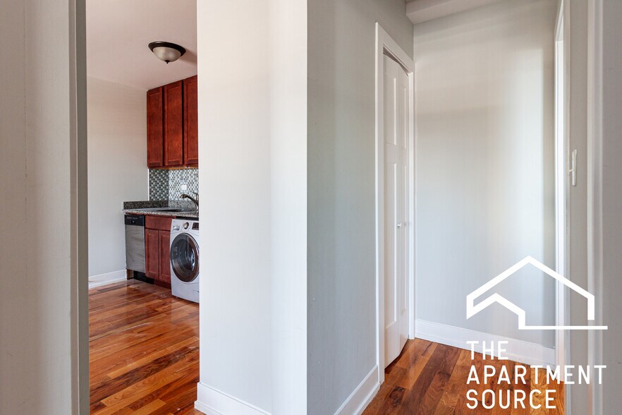 Building Photo - 556 W Arlington Pl