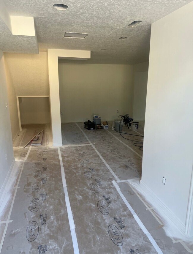Building Photo - 213 Lakeview Dr