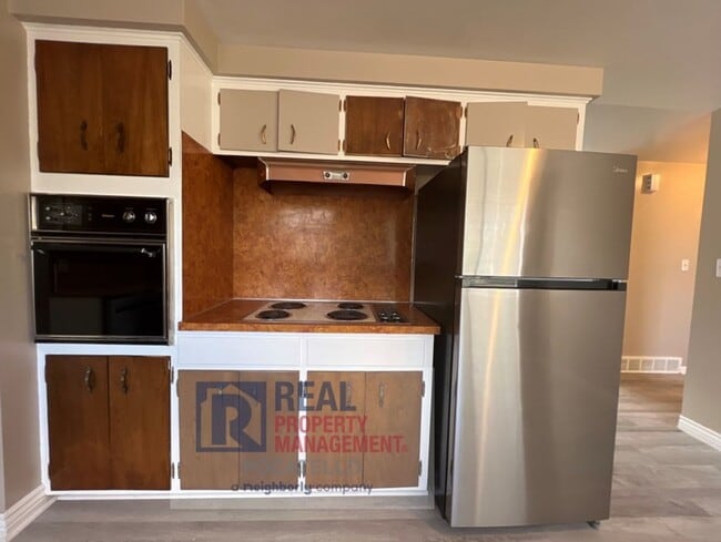 Building Photo - 4 Bedroom 2 Bath Home - Pet Friendly