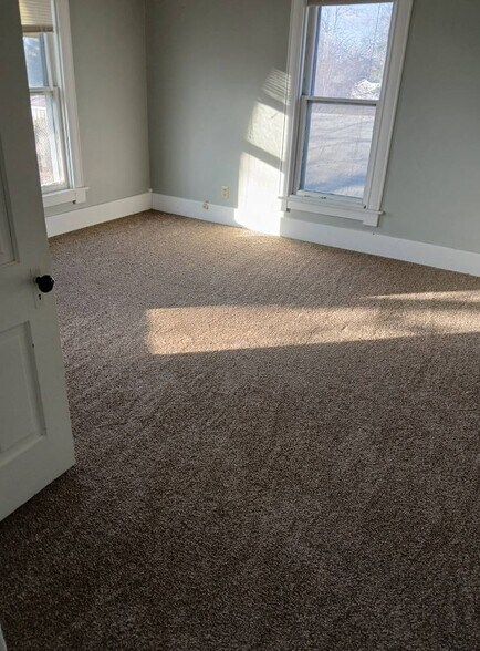 Building Photo - 313 W Thomas St