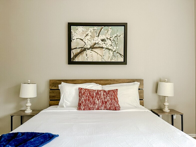 Building Photo - 6225 Saratoga Blvd