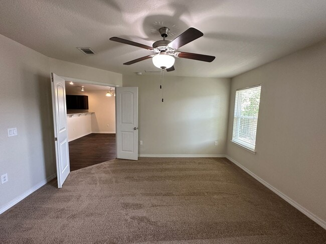 Building Photo - 4 bedroom 2 bath craftsman style home for ...