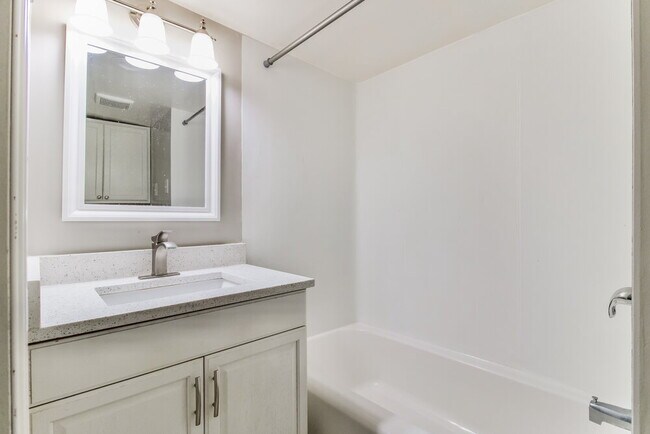 Building Photo - 8487 McKenzie Ln