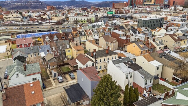 Building Photo - **Private Bloomfield 2BR Retreat – Walk to Liberty Ave, Steps from It All (15224)**