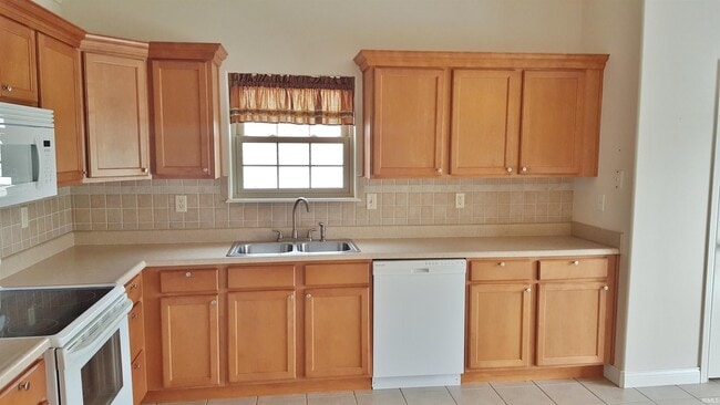 Building Photo - 1409 Shining Armor Ln