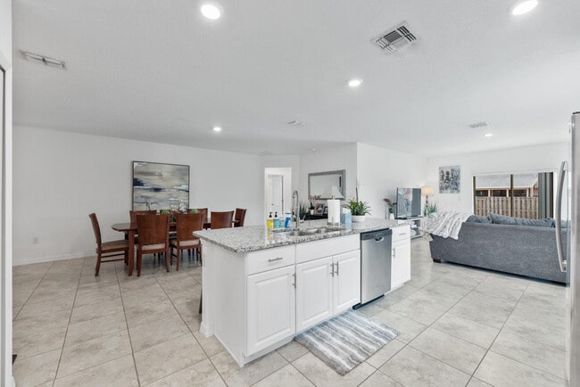 Building Photo - 1514 SW Kosnar Ave