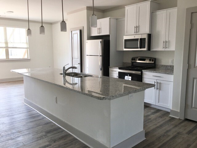 Building Photo - White Oak Grove Apartments