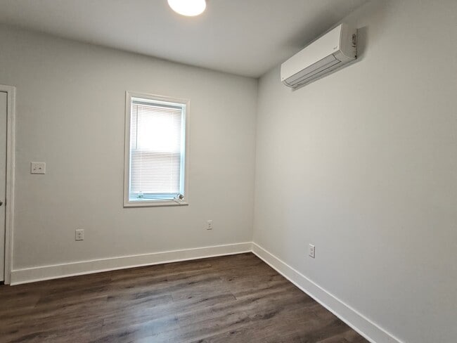 Building Photo - 3122 N Chadwick St
