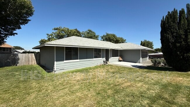 Building Photo - 1613 S Palouse Pl