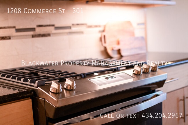 Building Photo - 1208 Commerce St