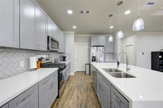 Building Photo - 14514 Sanour Dr