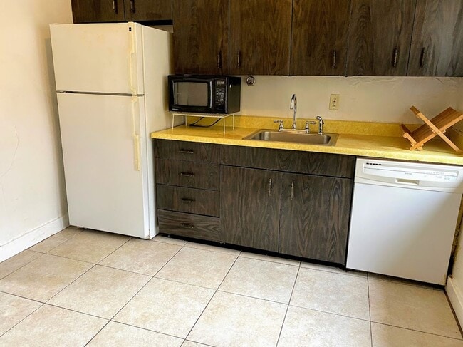 Building Photo - Wonderful Duplex in the Heart of Squirrel ...