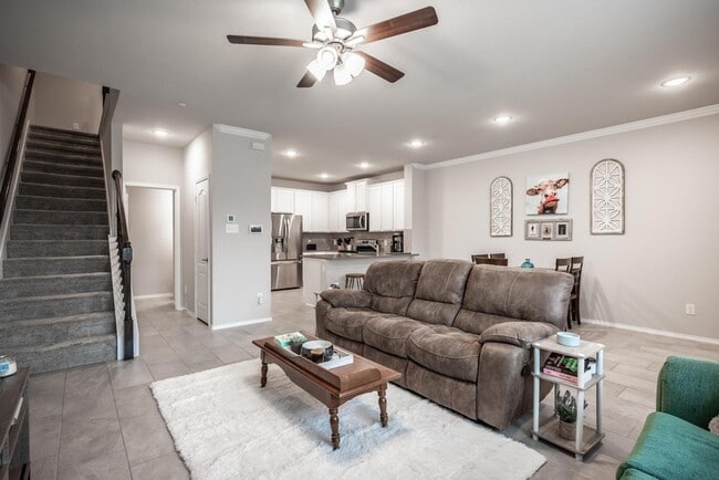 Building Photo - 2204 Greystone Dr